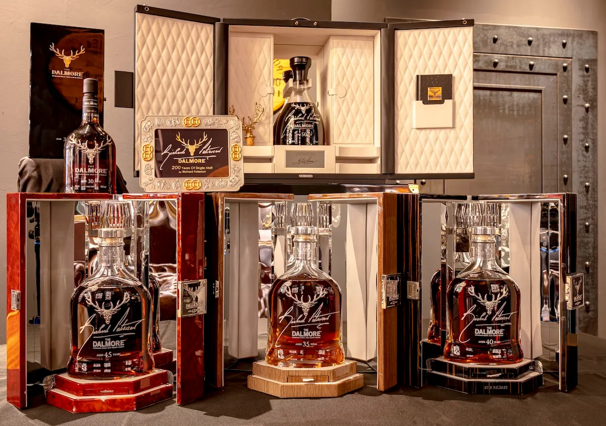 Dalmore 200 Years Old of Single Malt by Richard Paterson signed by Master Blender Richard Paterson 002 | DangTau Whisky